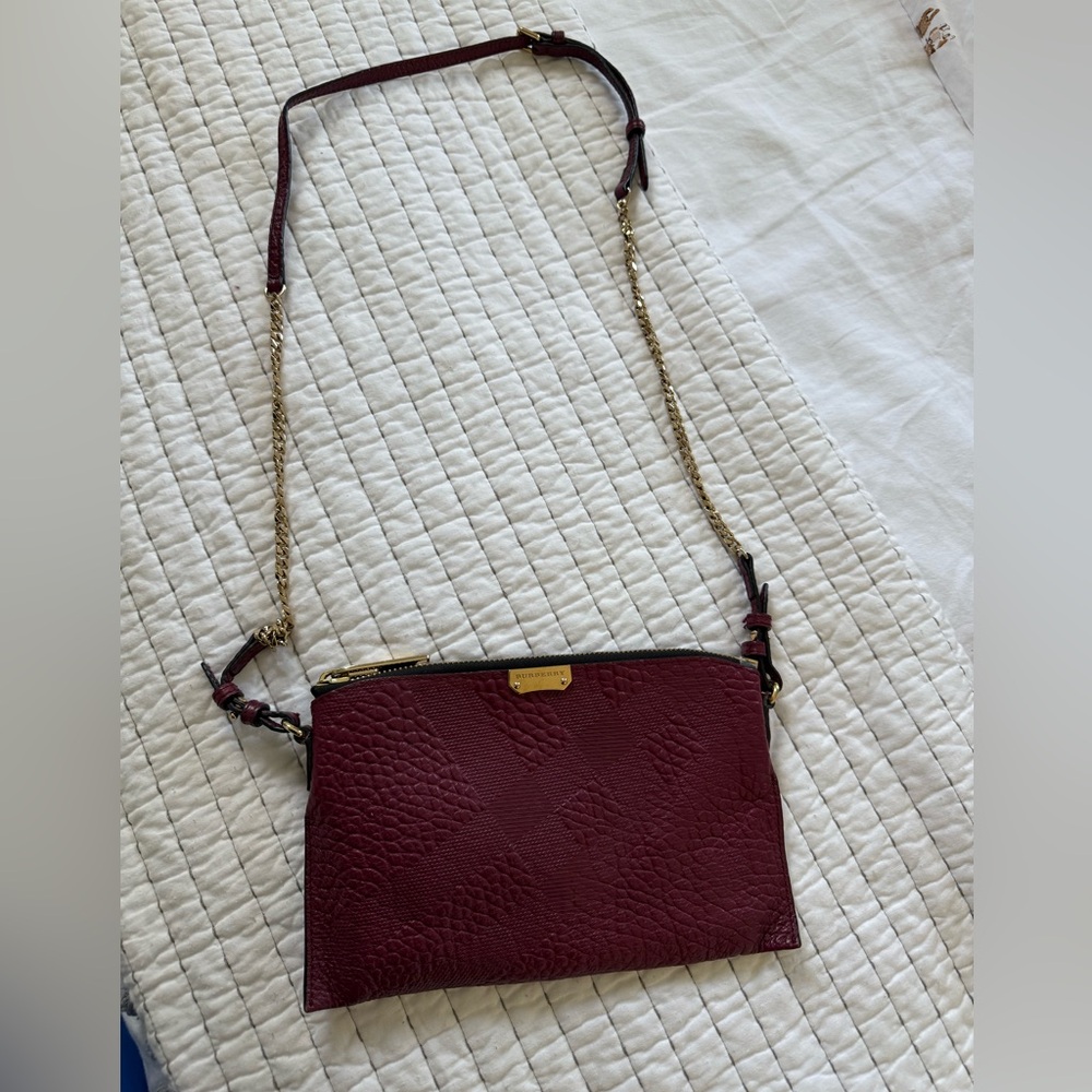 Authentic Burberry Dark Plum Crossbody w/Gold Chain 💜👛